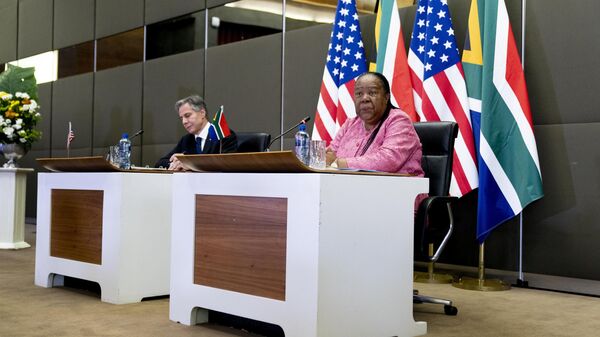South Africa's Foreign Minister Naledi Pandor, right, accompanied by Secretary of State Antony Blinken - Sputnik Africa
