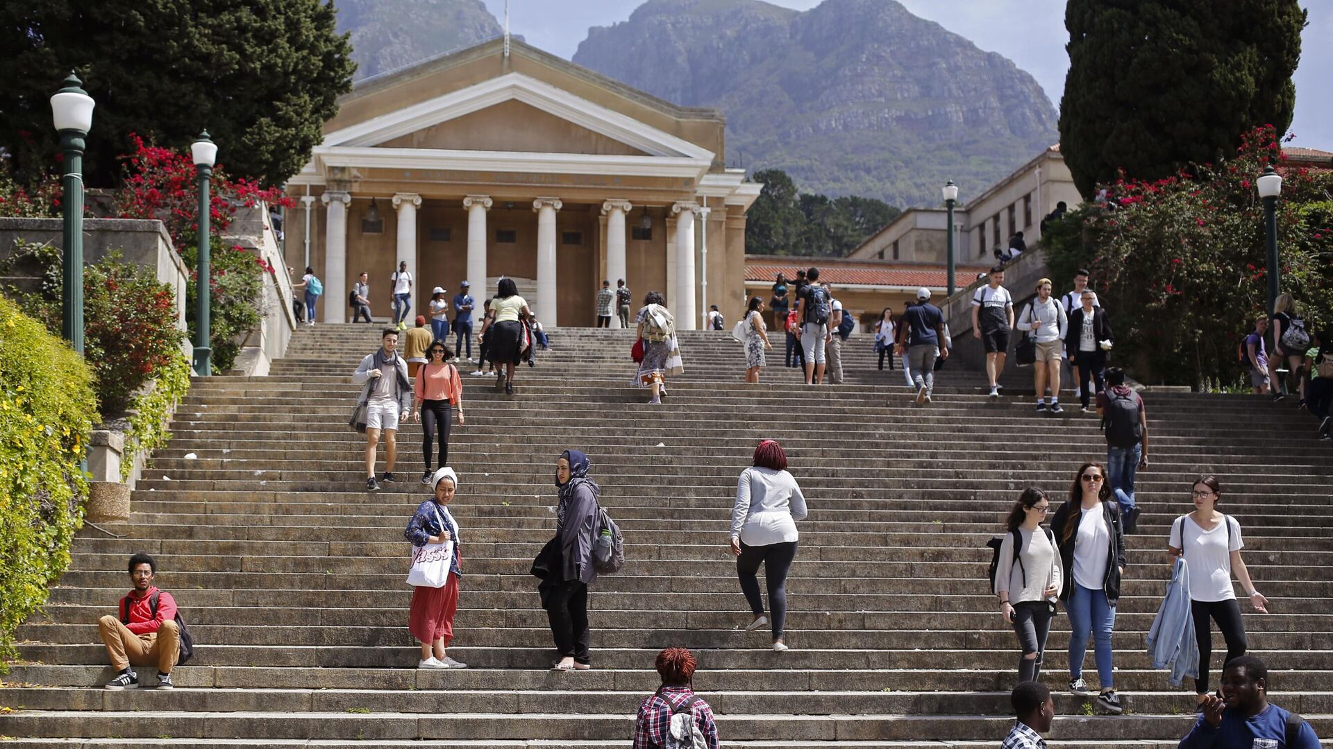 Students at the University of Cape Town campus, South Africa, Wednesday, Oct. 5,  2016.  - Sputnik Africa, 1920, 16.05.2023