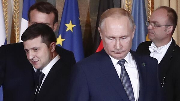 Vladimir Poutie (au centre à droite) et Volodymyr Zelensky (au centre à gauche) - Sputnik Afrique