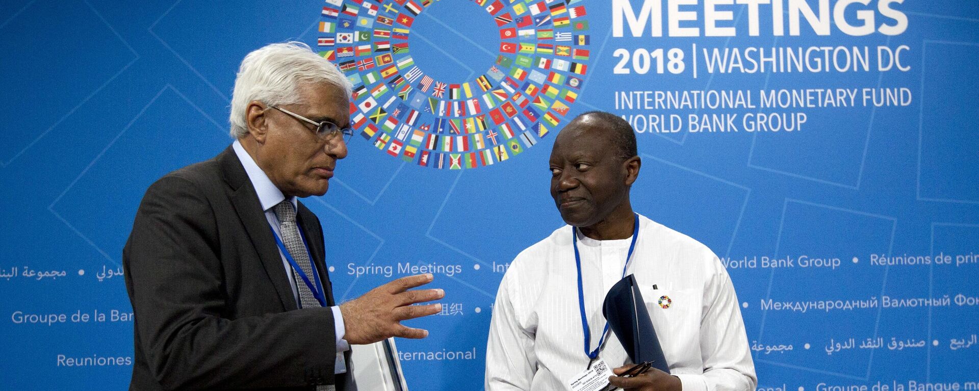 Governor of the Central Bank of Sri Lanka, Dr. Indrajit Coomaraswamy left, speaks with Ghana's Finance Minister, Ken Ofori-Atta after a G-24 news conference at the World Bank/IMF Spring Meetings, in Washington, Thursday, April 19, 2018. - Sputnik Africa, 1920, 19.05.2023