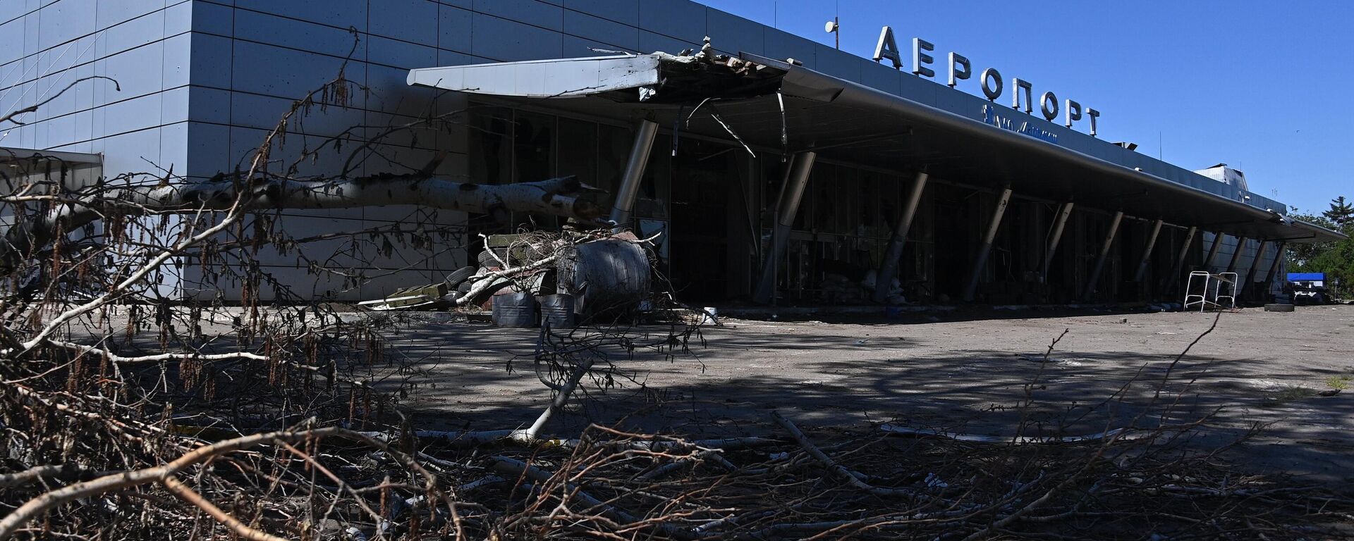 A general view shows the building of Mariupol International Airport as Russia's military operation in Ukraine continues, in the port city of Mariupol, Donetsk People's Republic. - Sputnik Africa, 1920, 21.05.2023