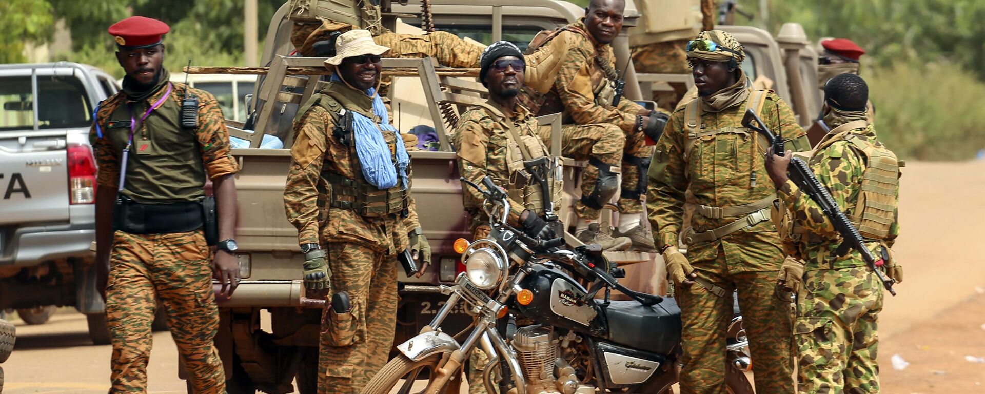 Soldiers loyal to Burkina Faso's latest coup leader Capt. Ibrahim Traore gather outside the National Assembly as Traore was appointed Burkina Faso's transitional president in Ouagadougou, Burkina Faso, Friday Oct. 14, 2022.  - Sputnik Africa, 1920, 21.05.2023