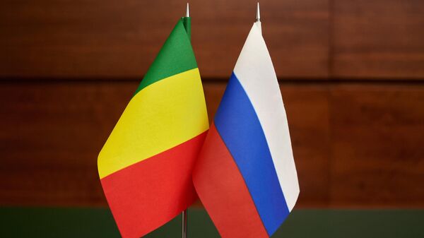 Flags of Russia and Mali - Sputnik Africa