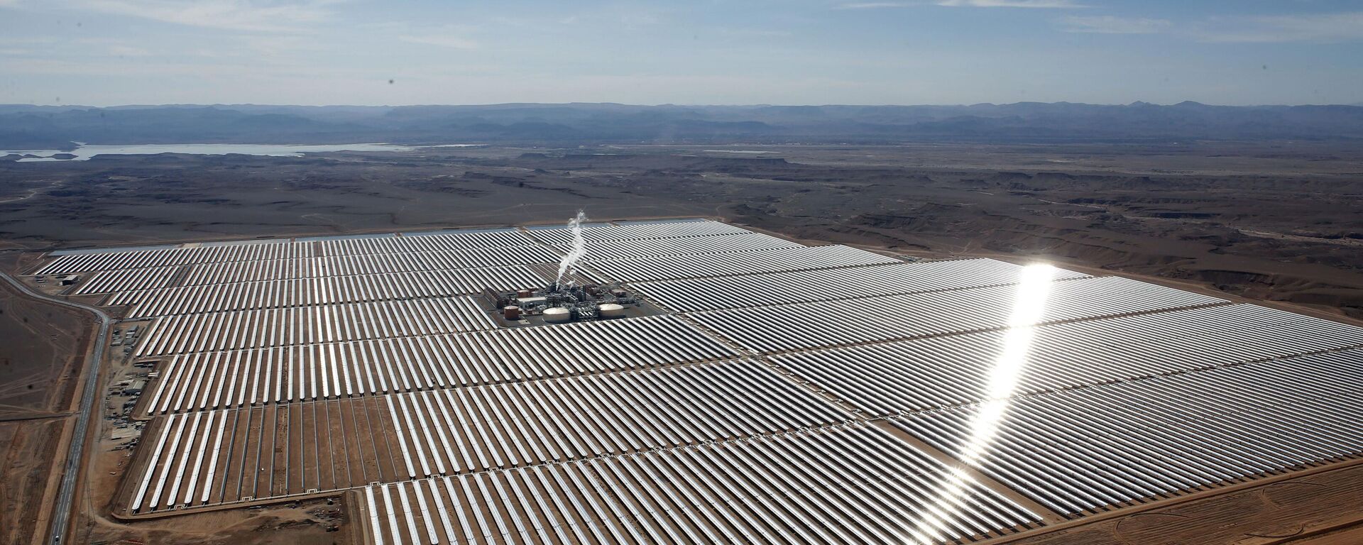  An aerial view of a solar power plant in Ouarzazate, central Morocco on Feb.4, 2016. Renewable energy's potential across the African continent remains largely untapped, according to a new report in April 2022 by the United Nation's Intergovernmental Panel on Climate Change.  - Sputnik Africa, 1920, 25.05.2023