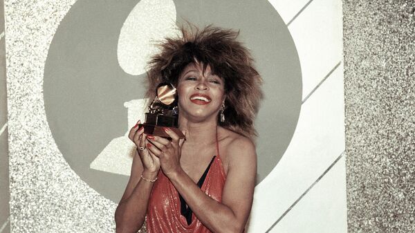 American singer Tina Turner with the Grammy awards in Los Angeles - Sputnik Africa