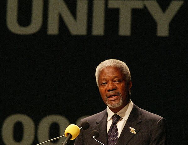 Le secrétaire général de l&#x27;ONU, Kofi Annan, s’exprime au dernier sommet de l&#x27;Organisation de l&#x27;unité africaine (OUA). L&#x27;UA, sur le modèle de l&#x27;Union européenne, propose de créer un parlement africain, une cour de justice commune, une banque centrale et une monnaie unique. - Sputnik Afrique