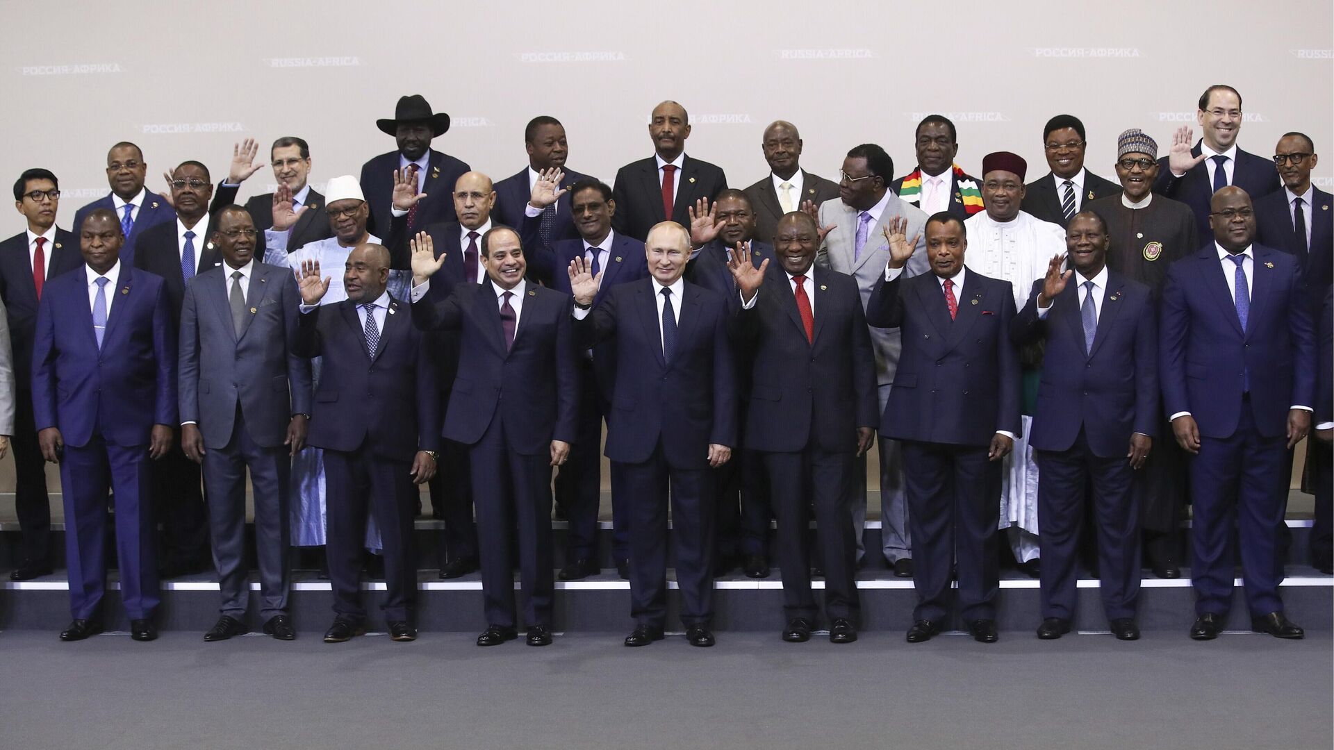Russian President Vladimir Putin, center, poses for a photo with leaders of African countries at the Russia-Africa summit in the Black Sea resort of Sochi, Russia, Thursday, Oct. 24, 2019.  - Sputnik Africa, 1920, 26.05.2023