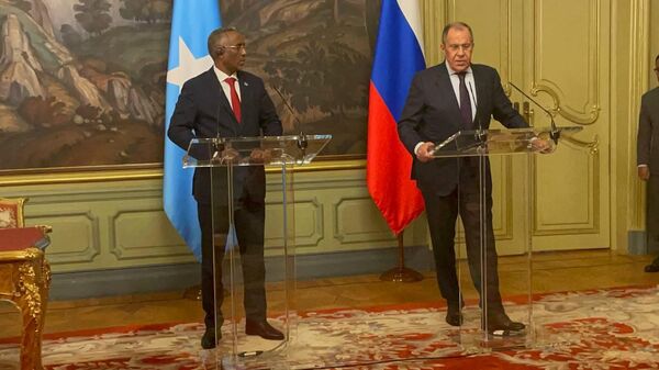 Sergueï Lavrov avec son homologue somalien à Moscou Abshir Omar Jama - Sputnik Afrique