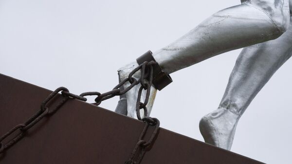 Clave, Monument for Slavery, by Alex da Silva, is seen in Rotterdam, Netherlands, Monday, Dec. 19, 2022 - Sputnik Africa