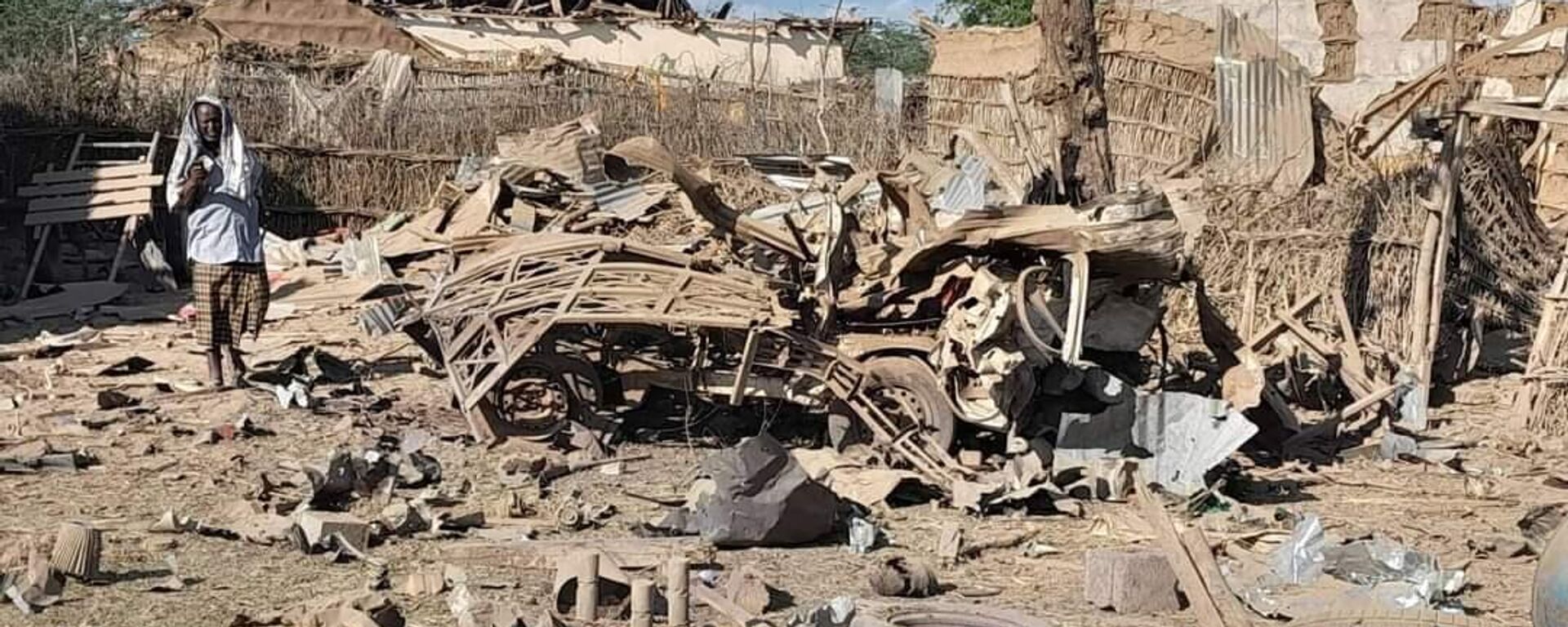 At least three people were killed Saturday afternoon, following a twin blast in Jalalaqsi District in Hiran region, Somalia, according to eye witness reports. Security agencies foiled the second attack before the first one exploded. - Sputnik Africa, 1920, 28.05.2023