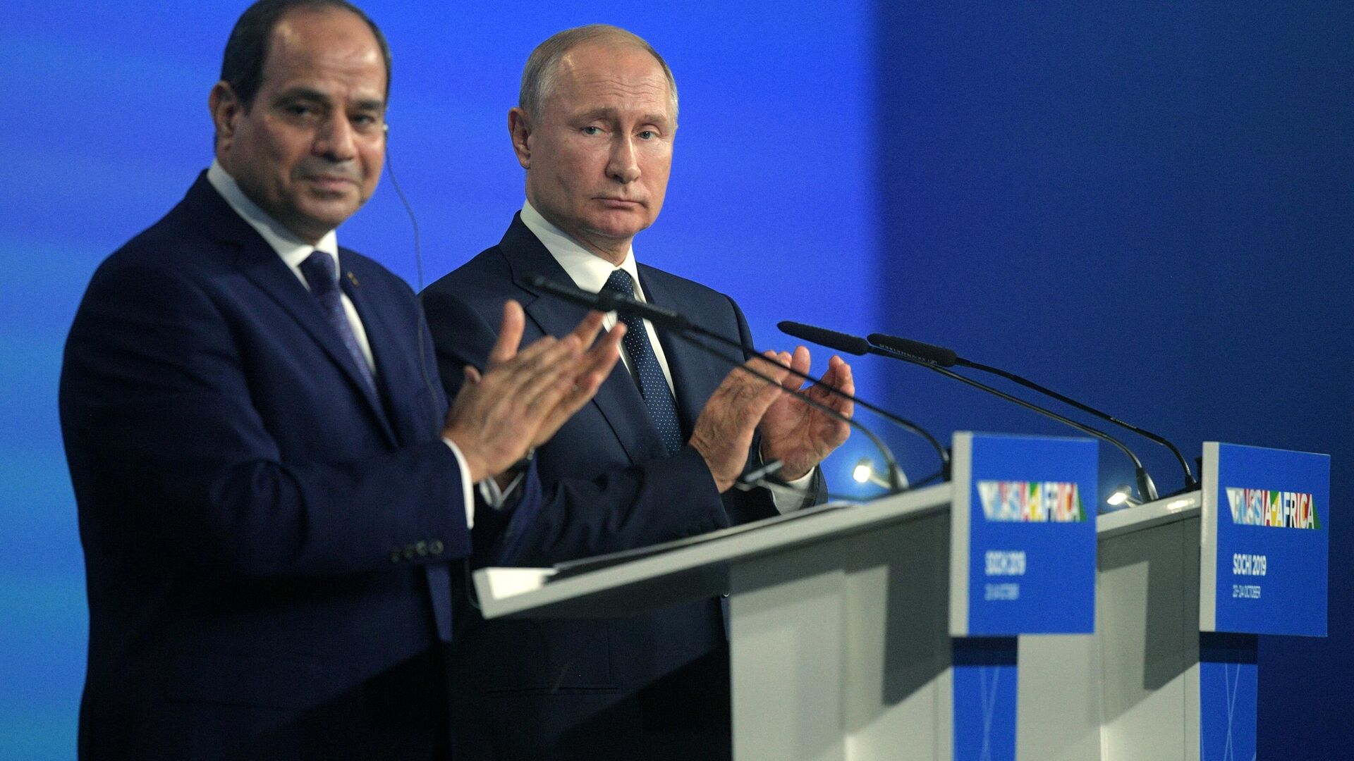 Russian President Vladimir Putin and Co-Chairman of the Russia-Africa Summit, President of the Arab Republic of Egypt Abdel Fattah al-Sisi (left) at the signing ceremony of the Memorandum between the Government of the Russian Federation and the African Union on the foundations of relations and the Memorandum of Understanding between the EEC and the African Union - Sputnik Africa, 1920, 29.05.2023