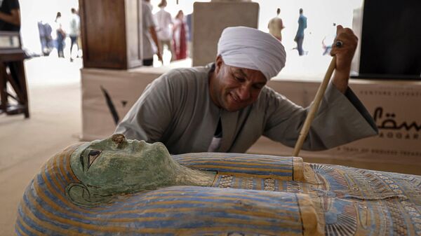 A sarcophagus discovered in Saqqara - Sputnik Africa