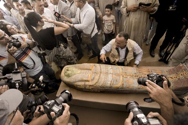 Mostafa Waziri, secretary-general of the Supreme Council of Antiquities, displays a recently unearthed ancient wooden sarcophagus at the site of the Step Pyramid of Djoser in Saqqara, 24 kilometers (15 miles) southwest of Cairo, Egypt, Saturday, May 27, 2023.  - Sputnik Africa