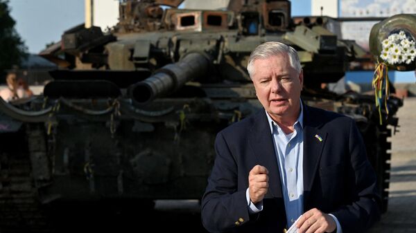 US Senator Lindsey Graham speaks during a press conference at an open air exhibition of destroyed Russian military vehicles in Kiev, on May 26, 2023.  - Sputnik Africa