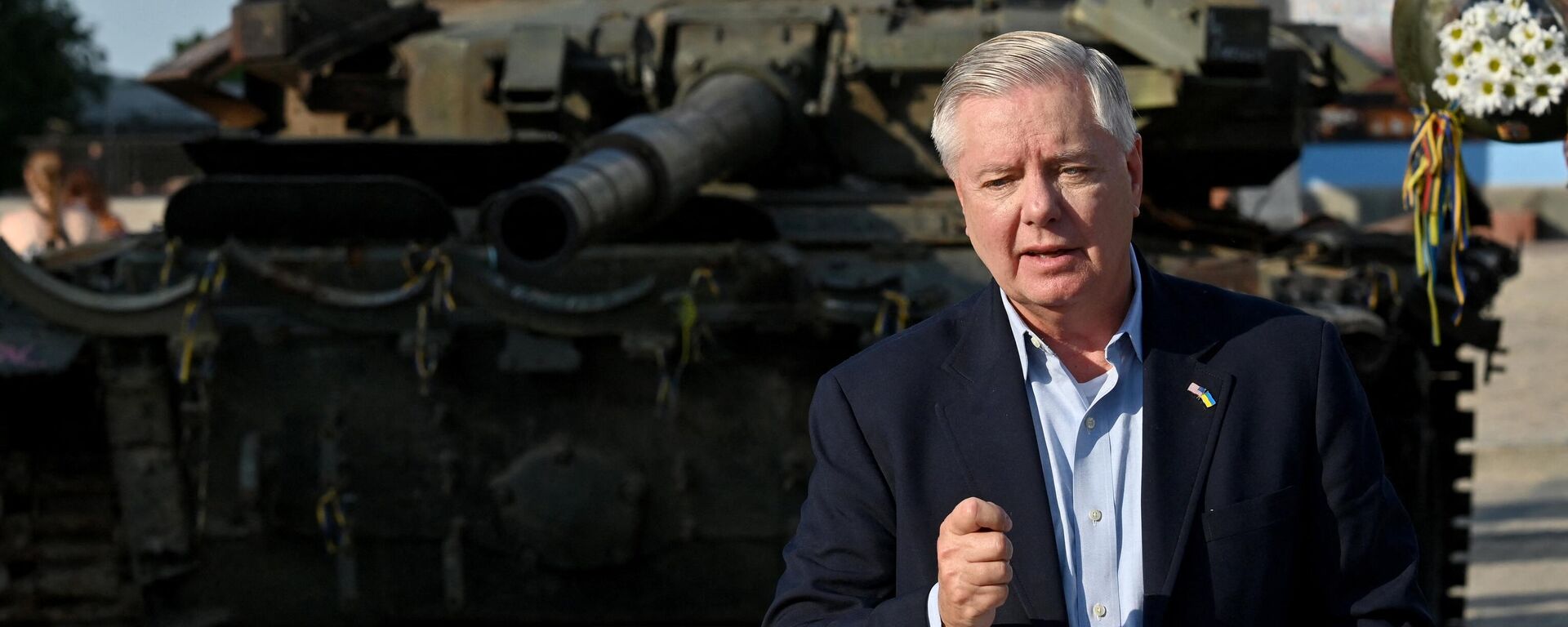US Senator Lindsey Graham speaks during a press conference at an open air exhibition of destroyed Russian military vehicles in Kiev, on May 26, 2023.  - Sputnik Africa, 1920, 29.05.2023