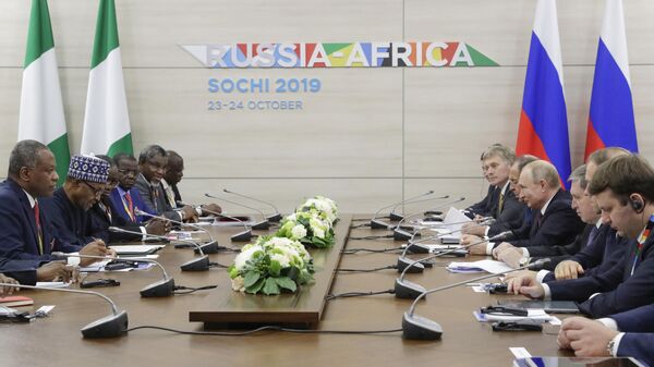 Russian President Vladimir Putin (4R) meets with Nigeria's President Muhammadu Buhari (2L) on the sidelines of the 2019 Russia-Africa Summit in Sochi on October 23, 2019.  - Sputnik Africa