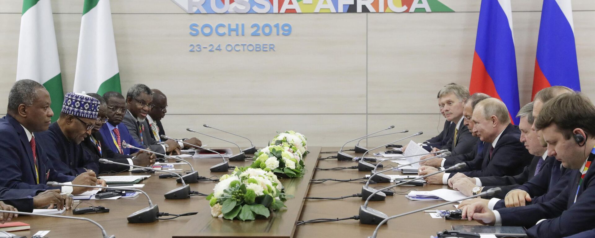 Russian President Vladimir Putin (4R) meets with Nigeria's President Muhammadu Buhari (2L) on the sidelines of the 2019 Russia-Africa Summit in Sochi on October 23, 2019.  - Sputnik Africa, 1920, 29.05.2023
