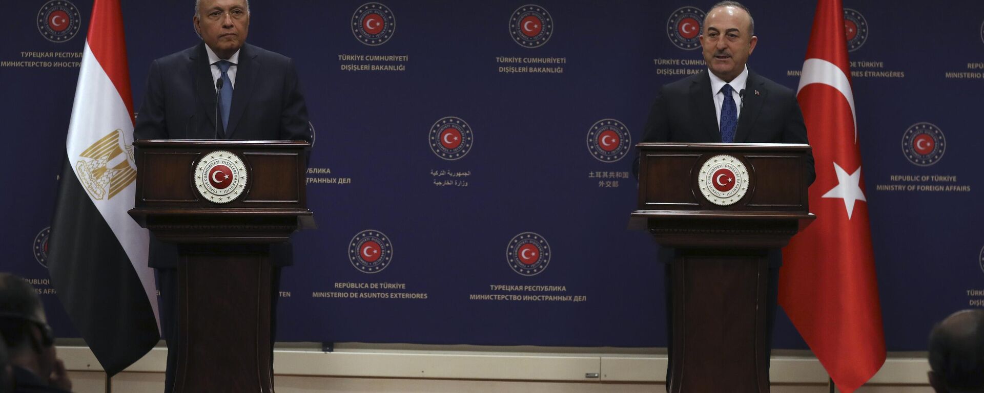 Turkish Foreign Minister Mevlut Cavusoglu, right, and his Egyptian counterpart Sameh Shoukry speak to the media after their talks, in Ankara, Turkey, Thursday, April 13, 2023. - Sputnik Africa, 1920, 30.05.2023