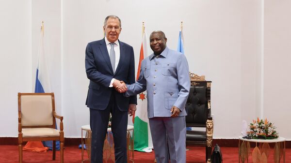 Le chef de la diplomatie russe Sergueï Lavrov  et le Président burundais Évariste Ndayishimiye - Sputnik Afrique
