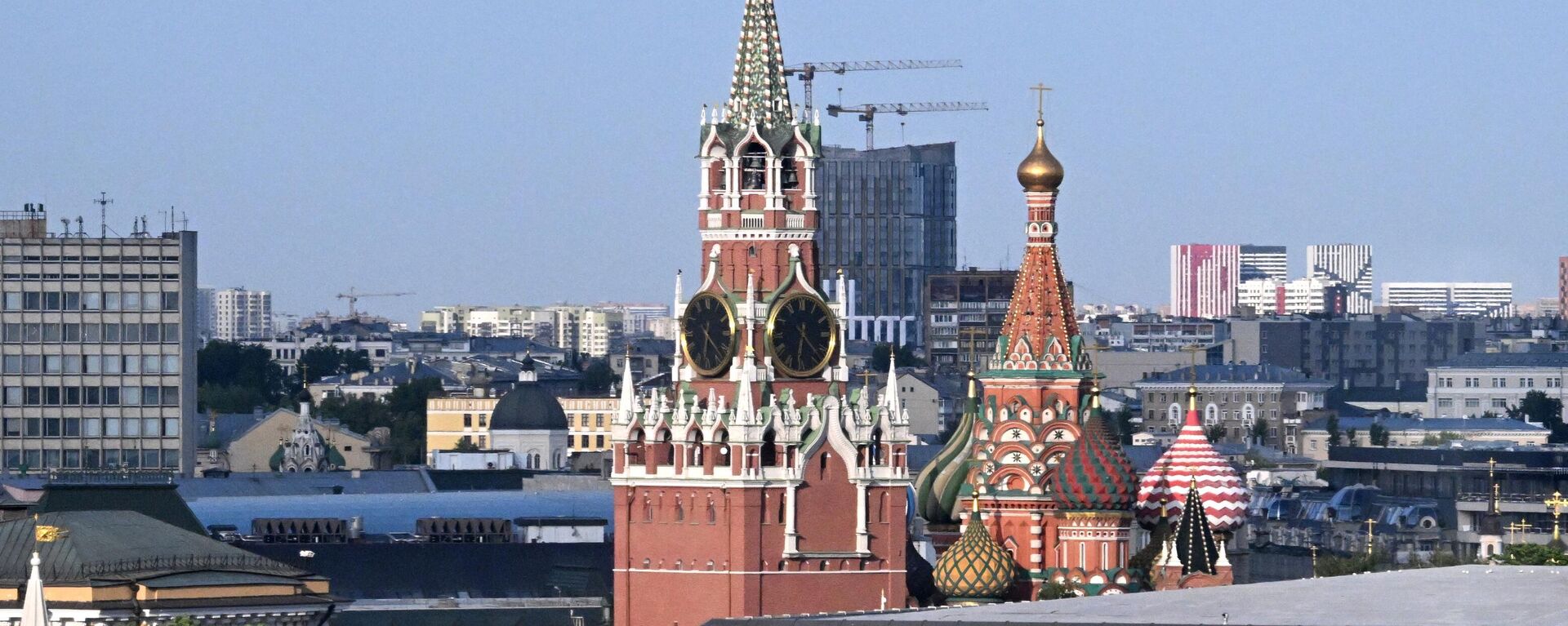 View of the Spasskaya Tower of the Moscow Kremlin. - Sputnik Africa, 1920, 31.05.2023