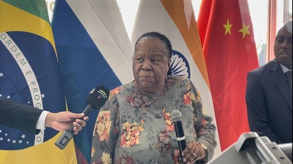 South African Foreign Minister Naledi Pandor speaks to the press on the sidelines of the BRICS ministerial meeting in Cape Town, South Africa. - Sputnik Afrique