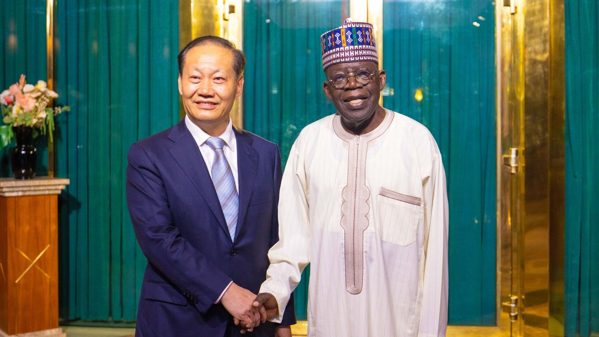 Nigerian President Bola Tinubu held a meeting with the Special Envoy of Chinese President XI Jinping and Vice Chairman of Chinese National People's Congress Peng Qinghua at the State House on May 31. - Sputnik Africa, 1920, 01.06.2023