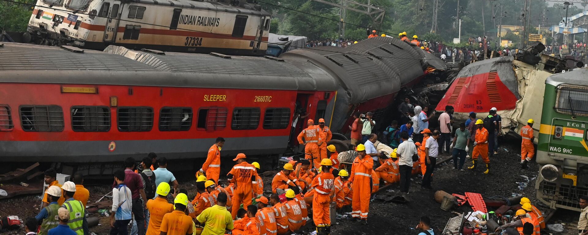 Rescue workers gather around damaged carriages at the accident site of a three-train collision near Balasore, about 200 km (125 miles) from the state capital Bhubaneswar in the eastern state of Odisha, on June 3, 2023. At least 288 people were killed and more than 850 injured in a horrific three-train collision in India, officials said on June 3, the country's deadliest rail accident in more than 20 years. (Photo by Dibyangshu SARKAR / AFP) - Sputnik Africa, 1920, 03.06.2023