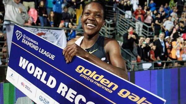 Faith Kipyegon broke the world record for the women's 1500 metres at the Florence Diamond League on 2 May, 2023 - Sputnik Africa