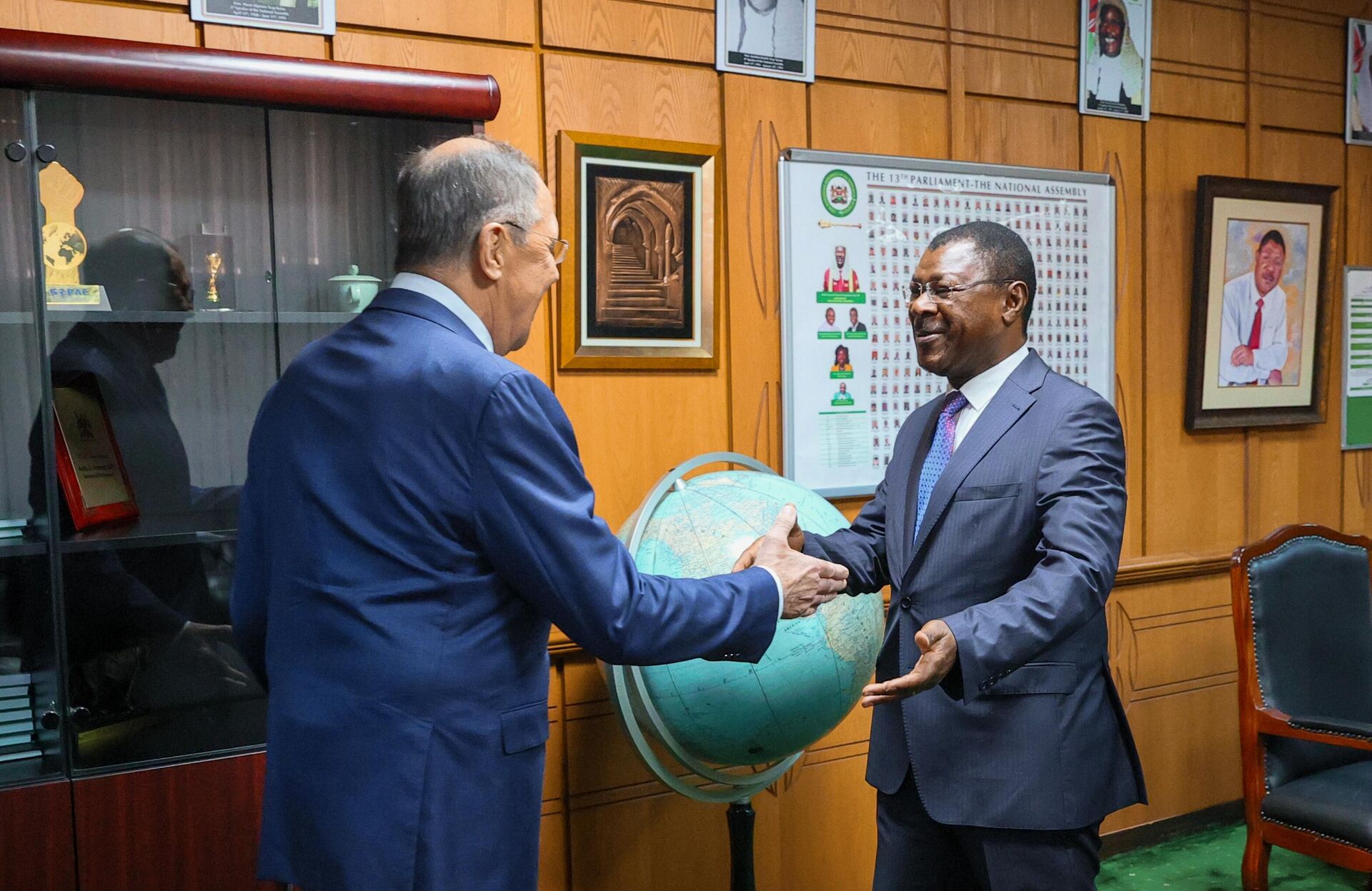 In this handout photo released by the Russian Foreign Ministry, Russian Foreign Minister Sergey Lavrov shakes hands with Kenya's National Assembly Speaker Moses  Wetangula during his visit to Nairobi, Kenya. - Sputnik Africa, 1920, 03.06.2023