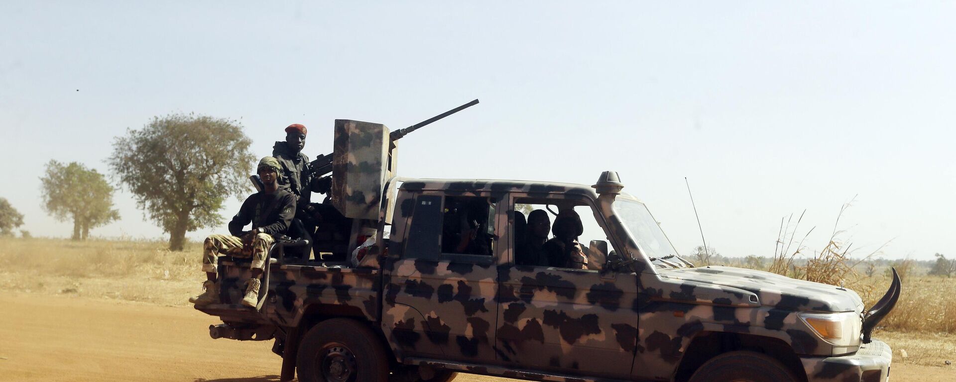 Nigerian soldiers drive past Government Science secondary school in Kankara , Nigeria, Wednesday, Dec. 16, 2020 - Sputnik Africa, 1920, 29.08.2024