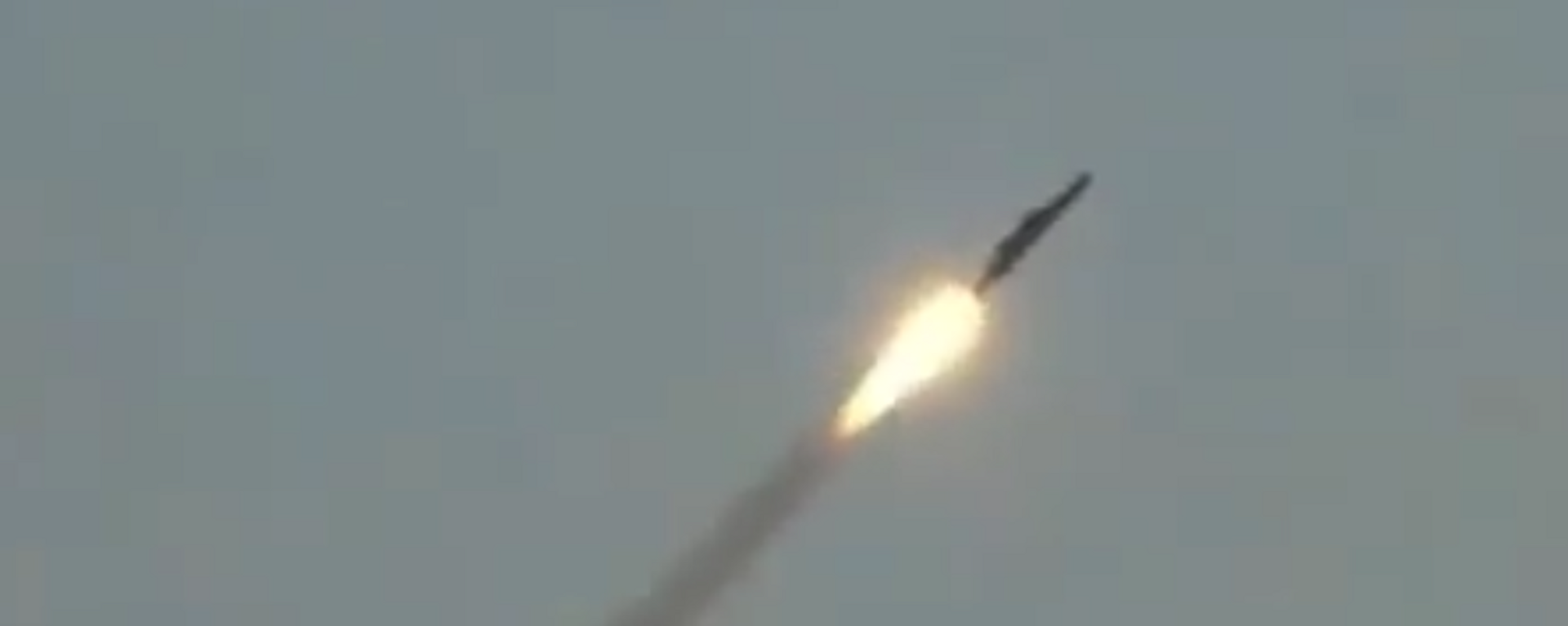 Screenshot captures image of Iran's new cruise missile capable of reaching a controlled distance of 1,650 kilometers. - Sputnik Africa, 1920, 06.06.2023