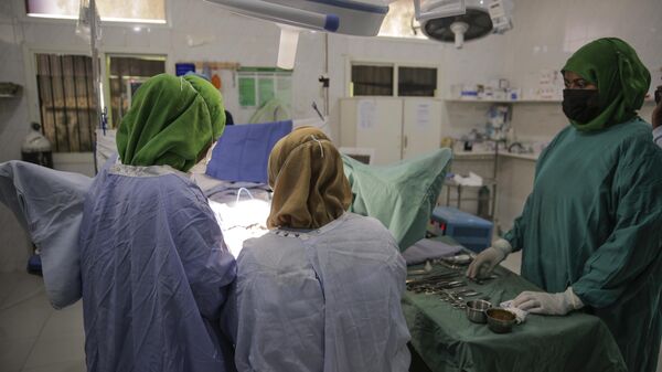 Doctors perform a repair surgery on a fistula patient who had previously undergone female genital mutilation (FGM), at the Edna Adan Maternity Hospital in Hargeisa, Somaliland, a semi-autonomous breakaway region of Somalia, Tuesday, Feb. 8, 2022. - Sputnik Africa
