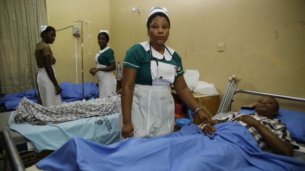 Nurses attend to victims of a gas station explosion at the police hospital in Accra, Ghana, Friday, June 5, 2015. - Sputnik Africa