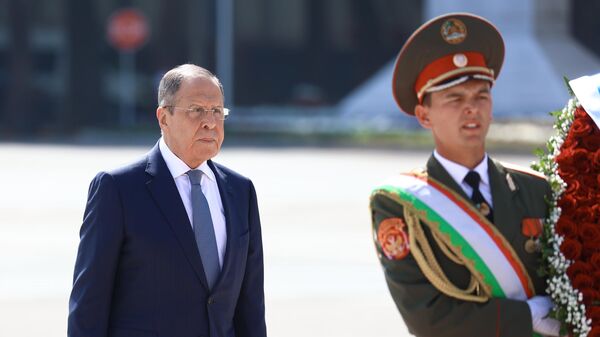 Russian Foreign Minister Sergei Lavrov attends a wreath-laying ceremony at the monument to Tajik national hero Ismoil Somoni in Dushanbe as part of an official visit to Tajikistan on June 6, 2023. - Sputnik Africa