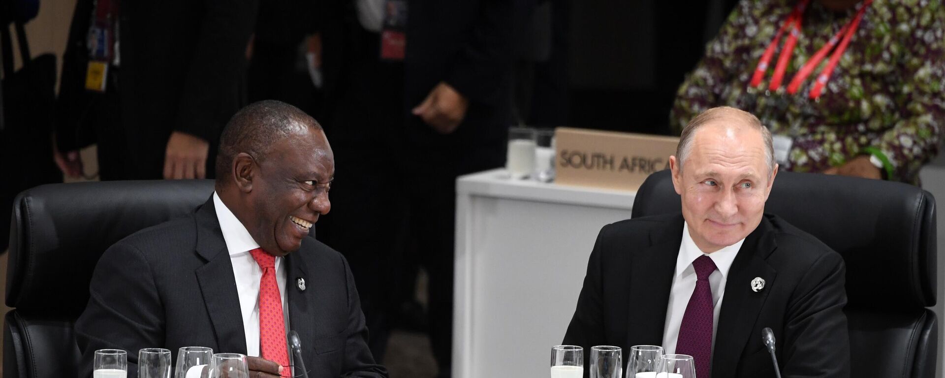 Russian President Vladimir Putin at the first working meeting of the heads of delegations of the G20 member states, invited states and international organizations in Osaka. Left: President of the Republic of South Africa Cyril Ramaphosa. - Sputnik Africa, 1920, 08.06.2023