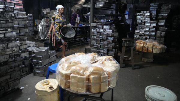 People work inside a bakery in Lagos, Nigeria, on Friday, Feb. 3, 2023. - Sputnik Africa