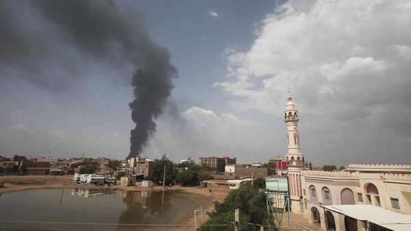 Smoke rises over Khartoum, Sudan, Thursday, June 8, 2023, as fighting between the Sudanese army and paramilitary Rapid Support Forces continues. - Sputnik Africa