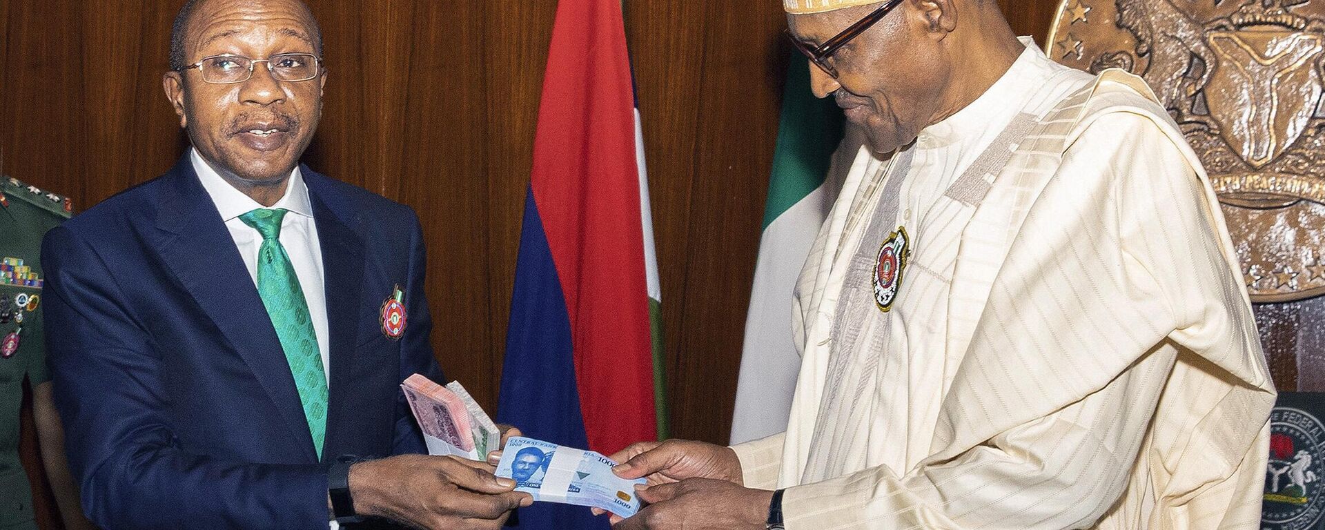 In this photo released by the Nigeria State House, Nigeria's Central Bank governor, Godwin Emefile, left, presents the newly designed currency notes to Nigeria's President Muhammadu Buhari, right, during a launch in Abuja, Nigeria, Tuesday, Nov. 22, 2022.  - Sputnik Africa, 1920, 10.06.2023