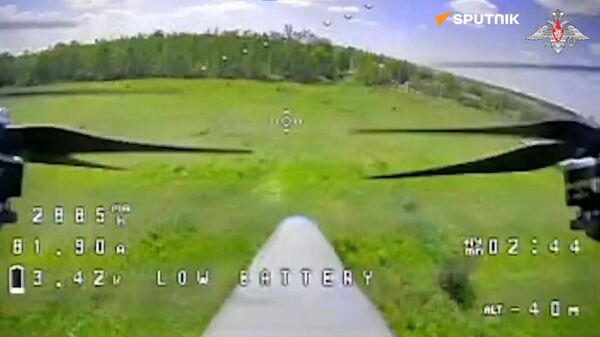 Un drone kamikaze détruit un point d'appui ukrainien - Sputnik Afrique