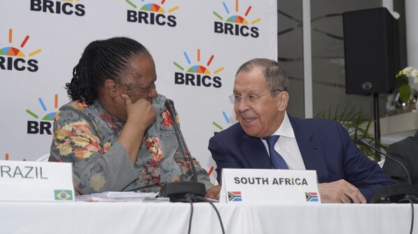 Russian Foreign Minster, Sergey Lavrov, right, and his South African counterpart, Naledi Pandor, left, at a meeting with their counterparts from the BRICS economic bloc of developing nations in Cape Town, South Africa Thursday, June 1, 2023. - Sputnik Africa