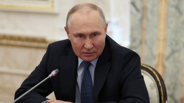 Russian President Vladimir Putin holds a meeting with military correspondents in the Kremlin in Moscow on June 13, 2023. - Sputnik Africa