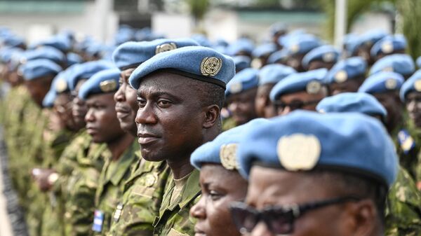 Ivorian soldiers belonging to the United Nations Multidimensional Integrated Stabilization Mission in Mali (MINUSMA) stand during a decoration ceremony at Camp Gallieni in Abidjan on January 24, 2023 - Sputnik Africa