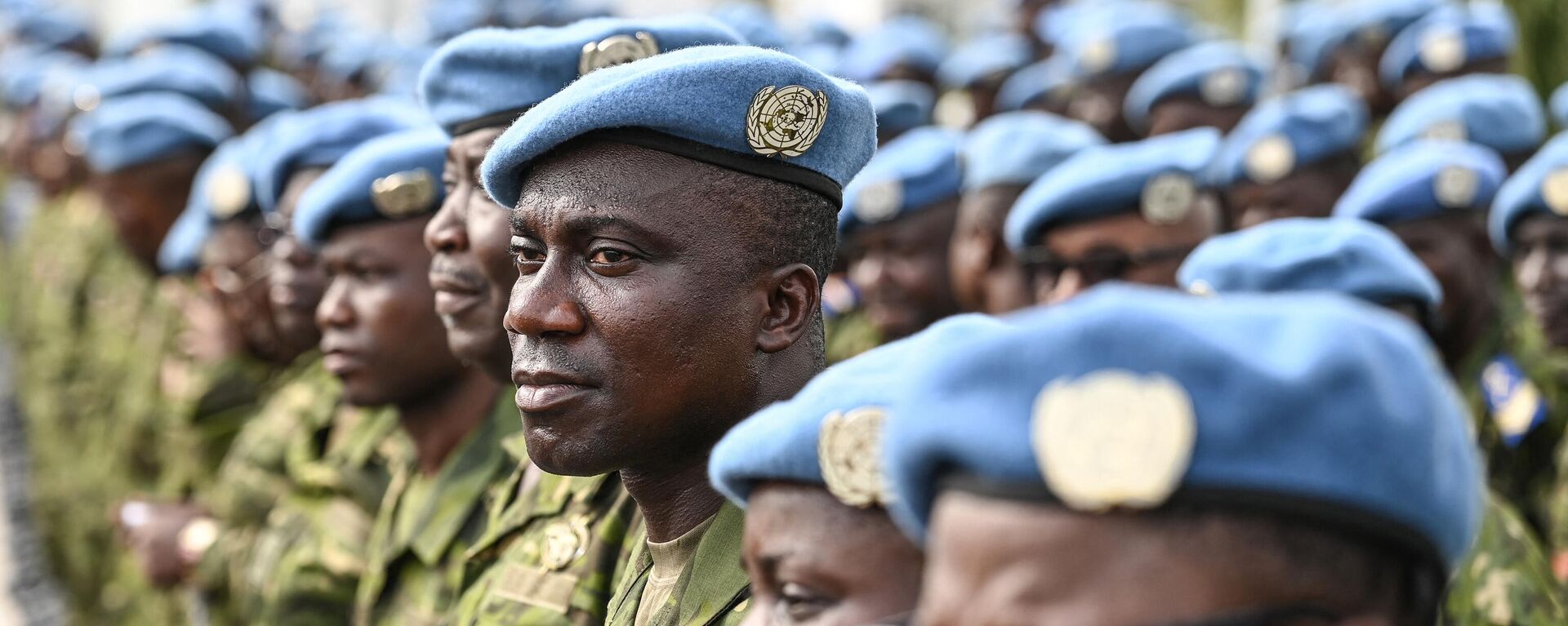 Ivorian soldiers belonging to the United Nations Multidimensional Integrated Stabilization Mission in Mali (MINUSMA) stand during a decoration ceremony at Camp Gallieni in Abidjan on January 24, 2023 - Sputnik Africa, 1920, 13.06.2023