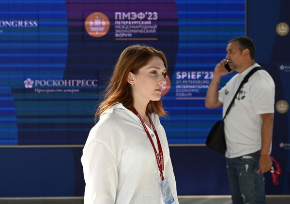 Guests and visitors of the 26th St. Petersburg International Economic Forum (SPIEF-2023) walk past the event&#x27;s logo on Tuesday, June 13, 2023. - Sputnik Africa