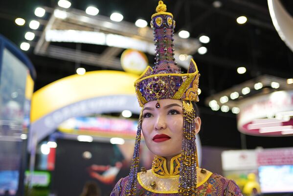 SPIEF-2023: A young lady donning a national costume at a company stand at the exhibition. - Sputnik Africa