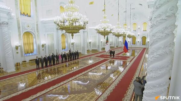 Vladimir Poutine et Abdelmadjid Tebboune s’entretiennent à Moscou: cérémonie officielle au Kremlin - Sputnik Afrique