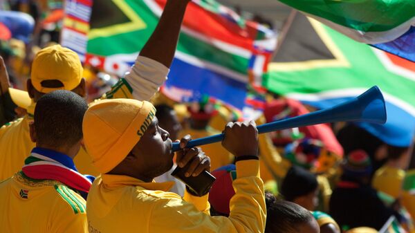 South Africans celebrate at the stadium - Sputnik Africa