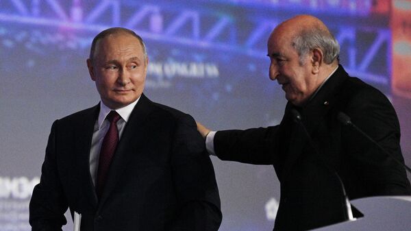 Poutine et Tebboune lors du Forum économique international de Saint-Pétersbourg  - Sputnik Afrique