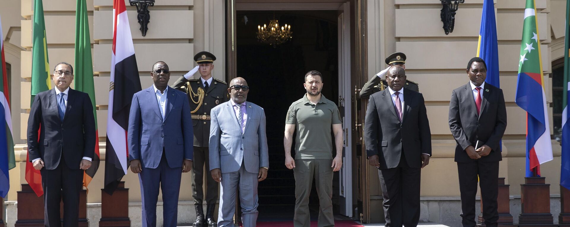 In this photo provided by the Ukrainian Presidential Press Office, from left: Egypt's Prime Minister Mustafa Madbuly, Senegal's President Macky Sall, President of the Union of Comoros Azali Assoumani, Ukrainian President Volodymyr Zelenskyy, South African President Cyril Ramaphosa and Zambia's President Hakainde Hichilema pose for a picture during their meeting in Kiev, Ukraine, Friday, June 16, 2023. - Sputnik Africa, 1920, 20.02.2024