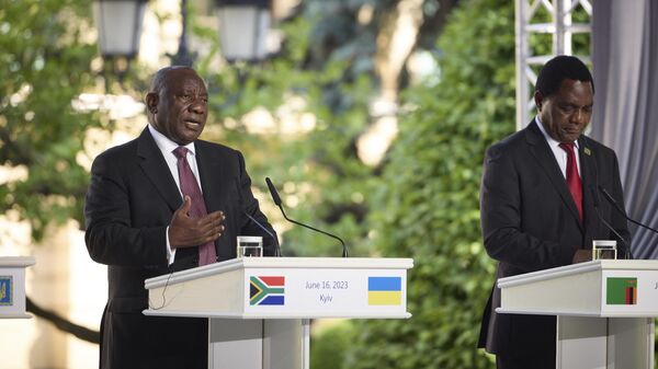 In this photo provided by the Ukrainian Presidential Press Office, South African President Cyril Ramaphosa, left, and Zambia's President Hakainde Hichilema attend a joint news with Ukrainian President Volodymyr Zelensky, Egypt's Prime Minister Mustafa Madbuly, Senegal's President Macky Sall and President of the Union of Comoros Azali Assoumani during their meeting in Kiev, Ukraine, Friday, June 16, 2023.  - Sputnik Africa